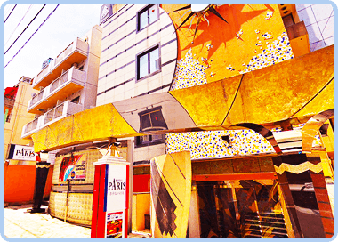 次に派遣先のホテル名(自宅の場合ご住所、建物名)をお伝えください。おおよそどのくらいでご到着できるかをお伝えいたします。